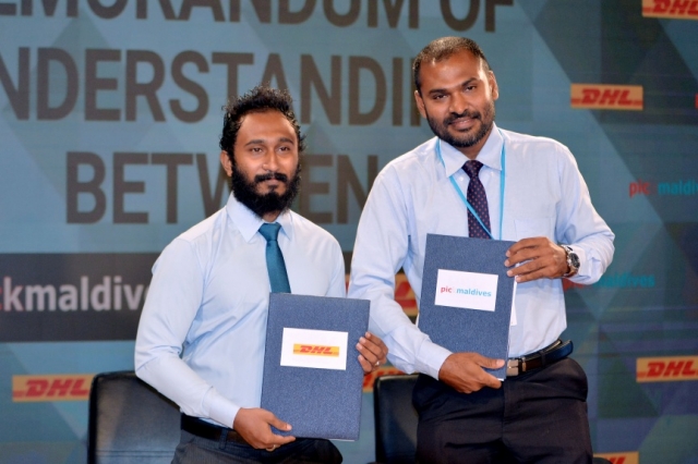 PICK MALDIVES: Photobook to the top international bloggers